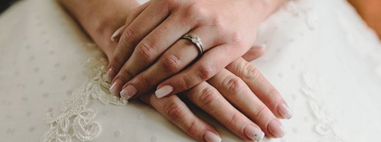 
Unique Minimalist Designs: Wedding Rings for the Modern and Stylish Bride

