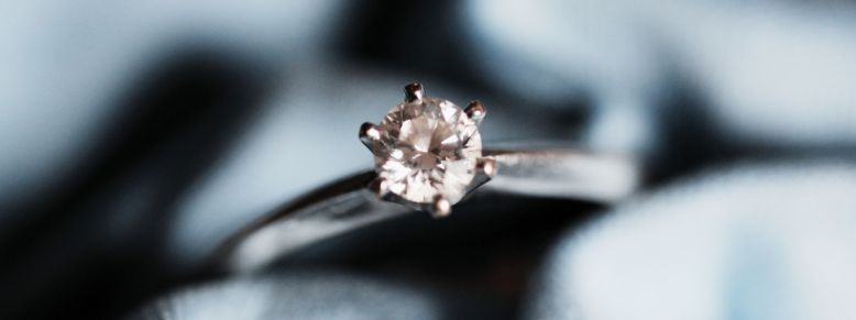 How to Choose the Perfect Solitaire Diamond Engagement Ring
