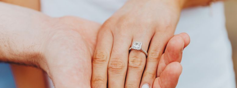Vintage vs Modern Engagement Rings: Which is Right for Her?
